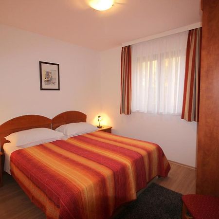 Gogo 2+2 Apartman Novigrad Istria Kültér fotó