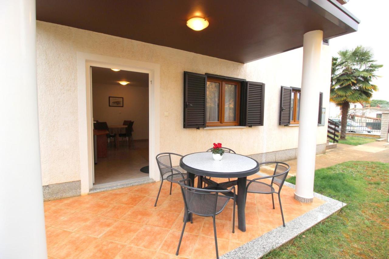 Gogo 2+2 Apartman Novigrad Istria Kültér fotó