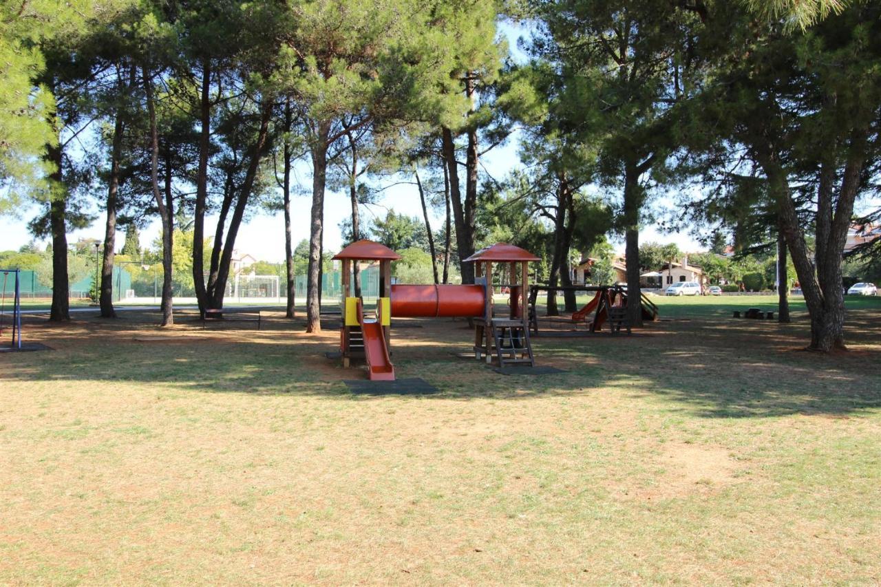 Gogo 2+2 Apartman Novigrad Istria Kültér fotó
